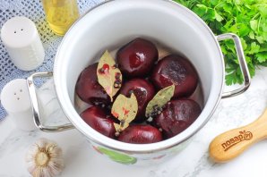 Маринованная свекла на зиму в банках целиком Маринованная свекла на зиму в банках целиком