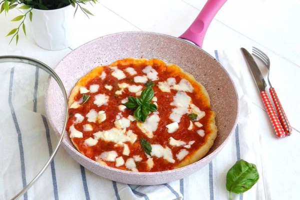 Пицца рецепт на сковороде в домашних условиях быстро и вкусно
Пицца рецепт на сковороде в домашних условиях быстро и вкусно