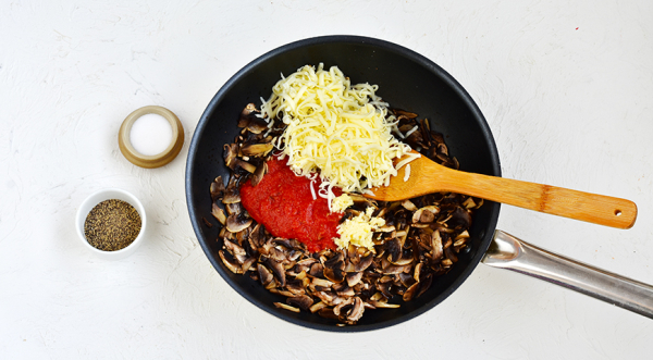 Мясной рулет из куриного фарша с грибами и сыром, пошаговый рецепт с фото на 401 ккал Мясной рулет из куриного фарша с грибами и сыром, пошаговый рецепт с фото на 401 ккал