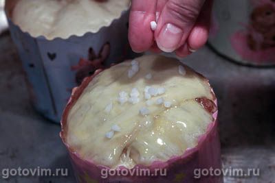 Кулич бриошь с изюмом Кулич бриошь с изюмом