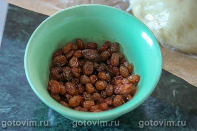 Кулич бриошь с изюмом Кулич бриошь с изюмом