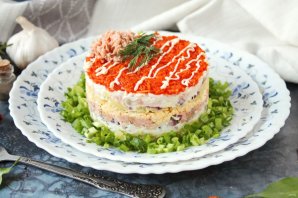 Салат "Лисья шуба" с красной рыбой Салат "Лисья шуба" с красной рыбой