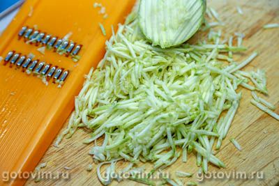 Слойки со свининой, кабачками и сыром Слойки со свининой, кабачками и сыром