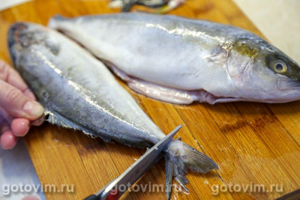 Лакедра (желтохвост), запеченная в лодочках из пергамента