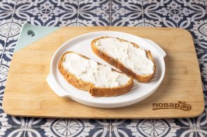 Брускетта с рукколой и вялеными томатами Брускетта с рукколой и вялеными томатами