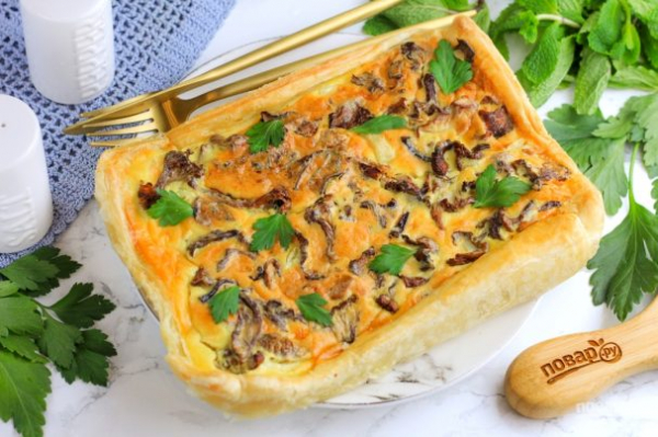 Пирог с лисичками на слоеном тесте Пирог с лисичками на слоеном тесте