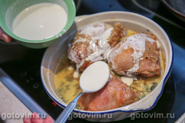 Куриные бедра с сырным соусом горгонзола и грецкими орехами Куриные бедра с сырным соусом горгонзола и грецкими орехами