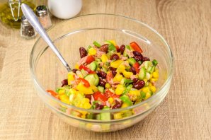 Салат с тунцом и красной фасолью Салат с тунцом и красной фасолью