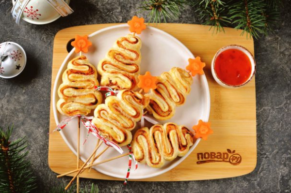 Канапе «Ёлочка» из слоеного теста Канапе «Ёлочка» из слоеного теста