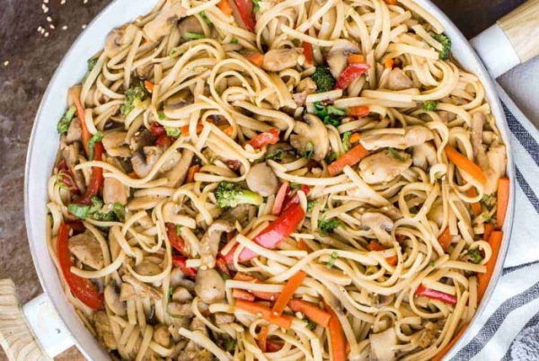 
Рецепт лапши с курицей и овощами в домашних условиях	