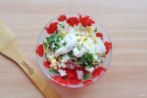 Салат с яйцом и ветчиной Салат с яйцом и ветчиной