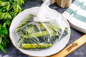 Малосольные огурцы в пакете Малосольные огурцы в пакете