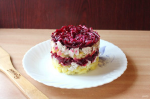 Куриный слоеный салат Куриный слоеный салат