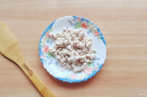 Куриный слоеный салат Куриный слоеный салат