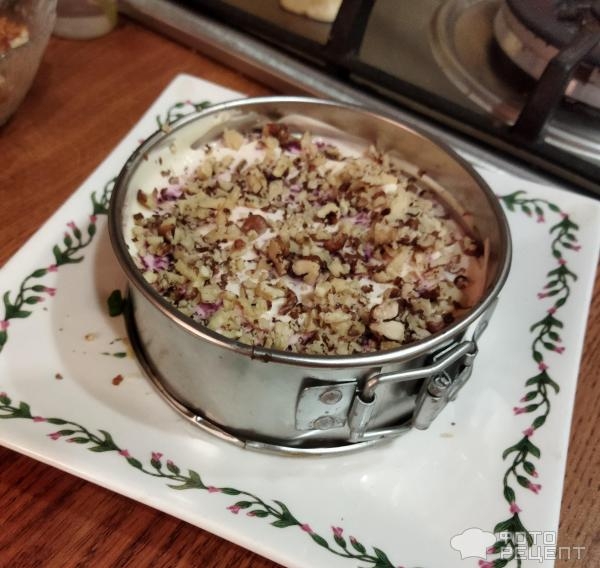 Рецепт: Салат из свеклы с орехами - витаминный слоеный салат с сыром, зеленым луком Рецепт: Салат из свеклы с орехами - витаминный слоеный салат с сыром, зеленым луком