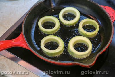 Печеночные оладьи в кабачковых кольцах Печеночные оладьи в кабачковых кольцах