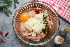 Куриные фрикадельки в сметанном соусе Куриные фрикадельки в сметанном соусе