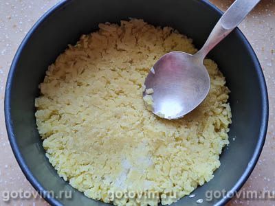 Слоеный салат с крабовыми палочками, корейской морковью, картофелем и огурцами