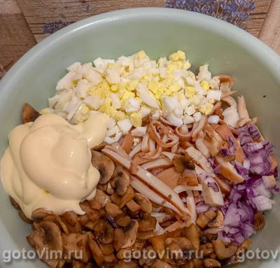 Салат с кальмарами и шампиньонами Салат с кальмарами и шампиньонами