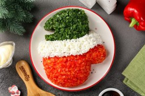 Новогодний салат "Варежка" на год Дракона Новогодний салат "Варежка" на год Дракона