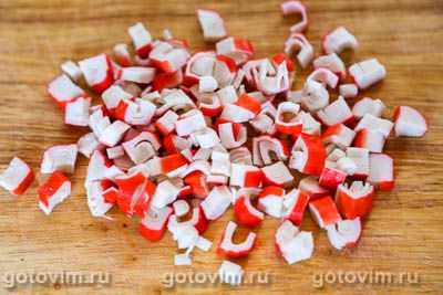 Салат из морского коктейля с крабовыми палочками