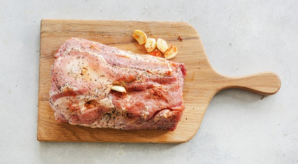 Буженина, как нашпиговать чесноком, пошаговый рецепт с фото на 871 ккал Буженина, как нашпиговать чесноком, пошаговый рецепт с фото на 871 ккал