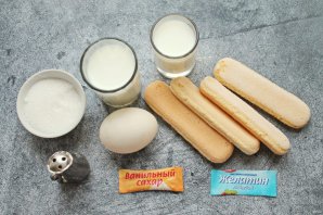 Шарлотка с савоярди Шарлотка с савоярди