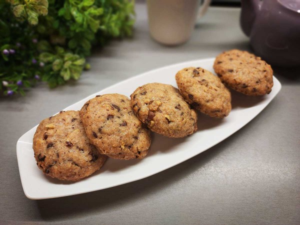 Печенье с шоколадом, орехами и солью Печенье с шоколадом, орехами и солью