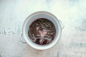 Вино из листьев вишни и черноплодной рябины Вино из листьев вишни и черноплодной рябины