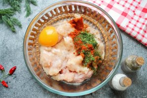 Куриные фрикадельки в сметанном соусе Куриные фрикадельки в сметанном соусе