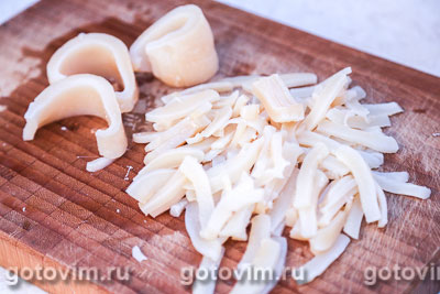 Рисовый салат с кальмарами 