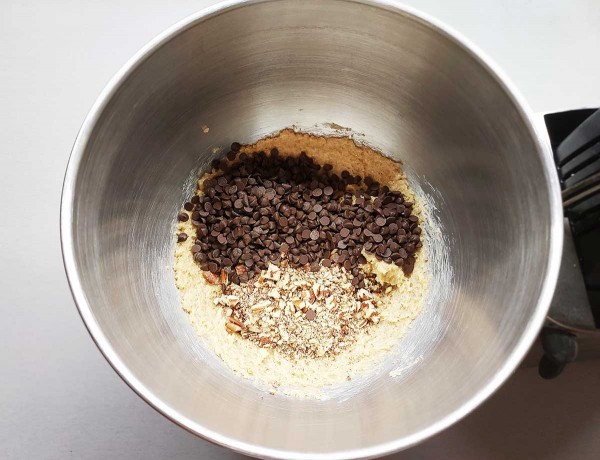 Печенье с шоколадом, орехами и солью Печенье с шоколадом, орехами и солью