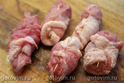 Свиные рулетики с вялеными томатами и моцареллой Свиные рулетики с вялеными томатами и моцареллой