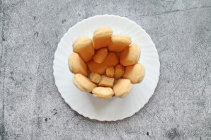 Шарлотка с савоярди Шарлотка с савоярди