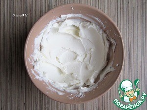 Белковый бисквитный рулет с хурмой