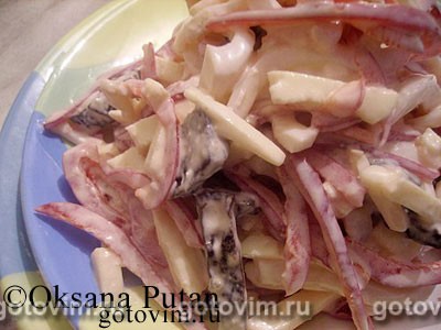 Салат из кальмаров с черносливом