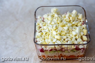 Слоеный салат с крабовым мясом VIČI, рисом и редисом