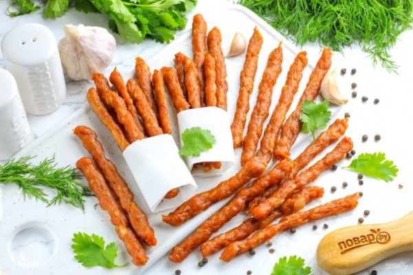 Закусочные колбаски "Джерки" из свиного фарша Закусочные колбаски "Джерки" из свиного фарша
