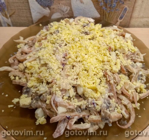 Салат с кальмарами и шампиньонами Салат с кальмарами и шампиньонами
