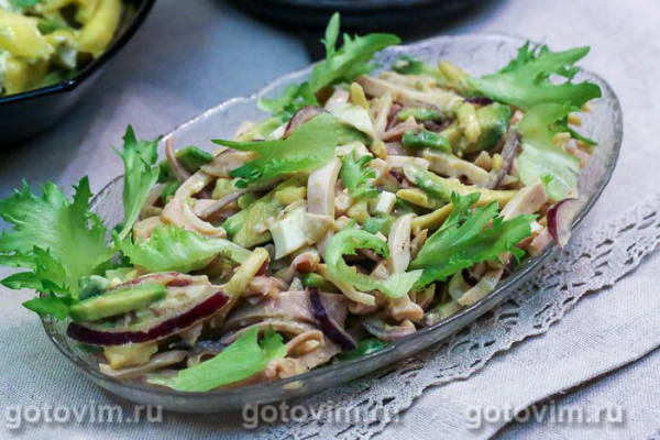 Салат из кальмаров с авокадо и яйцом Салат из кальмаров с авокадо и яйцом