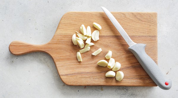 Буженина, как нашпиговать чесноком, пошаговый рецепт с фото на 871 ккал Буженина, как нашпиговать чесноком, пошаговый рецепт с фото на 871 ккал