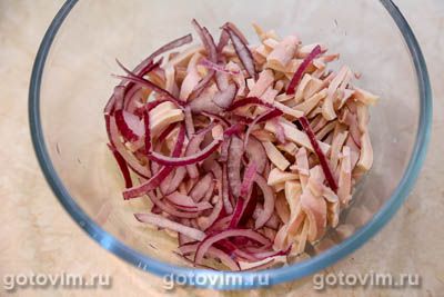 Салат из кальмаров с авокадо и яйцом Салат из кальмаров с авокадо и яйцом