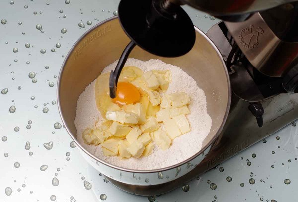 Песочное печенье с джемом и шоколадом Песочное печенье с джемом и шоколадом