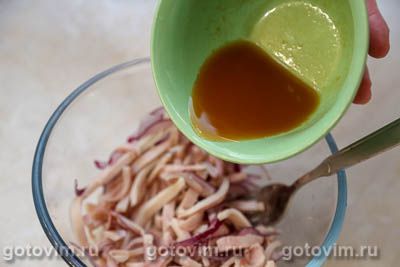 Салат из кальмаров с авокадо и яйцом Салат из кальмаров с авокадо и яйцом