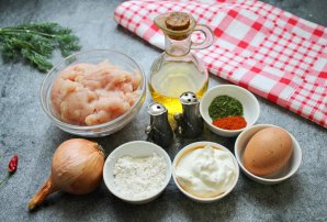 Куриные фрикадельки в сметанном соусе Куриные фрикадельки в сметанном соусе