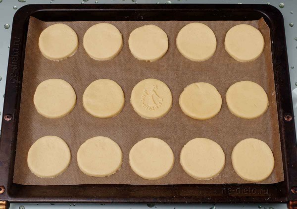 Песочное печенье с джемом и шоколадом Песочное печенье с джемом и шоколадом