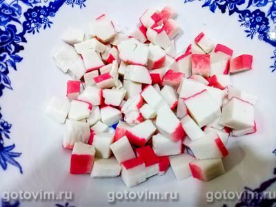 Витаминный салат из краснокочанной капусты с крабовыми палочками Витаминный салат из краснокочанной капусты с крабовыми палочками