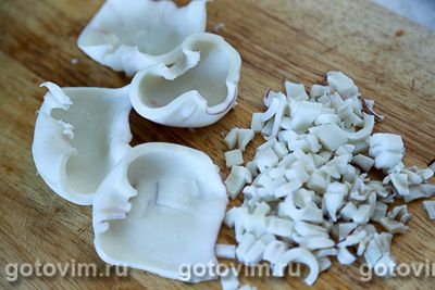 Салат оливье с кальмарами