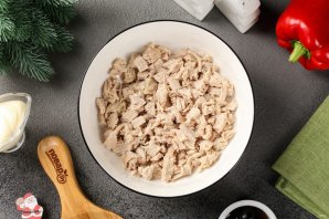 Новогодний салат "Варежка" на год Дракона Новогодний салат "Варежка" на год Дракона