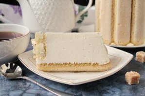 Шарлотка с савоярди Шарлотка с савоярди